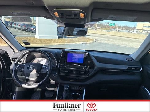 Used 2024 Toyota Highlander XLE image 19