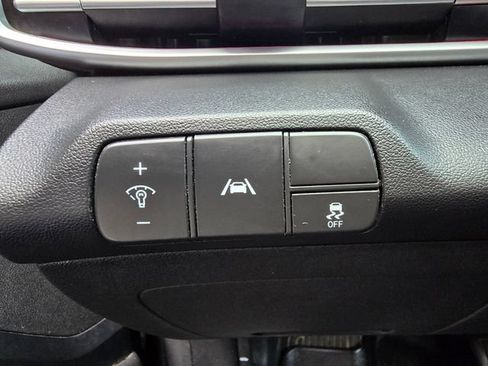 Used 2023 Hyundai Elantra Limited w/ Preferred Accessory Package FWD image 11