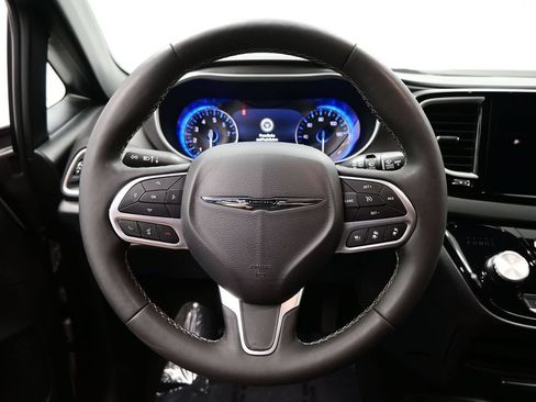 Used 2025 Chrysler Pacifica Select FWD image 20