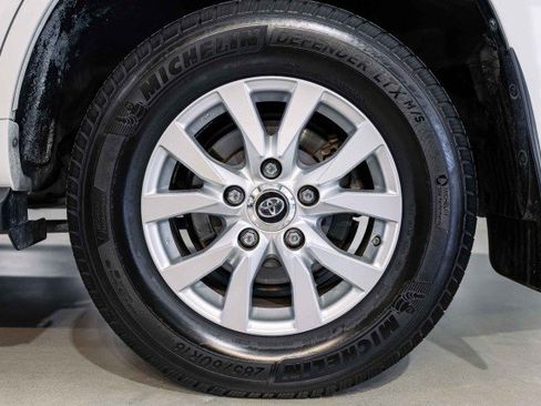 Used 2018 Toyota Land Cruiser image 37