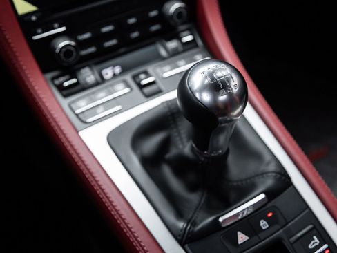 Certified 2021 Porsche 718 Boxster Spyder RWD image 27