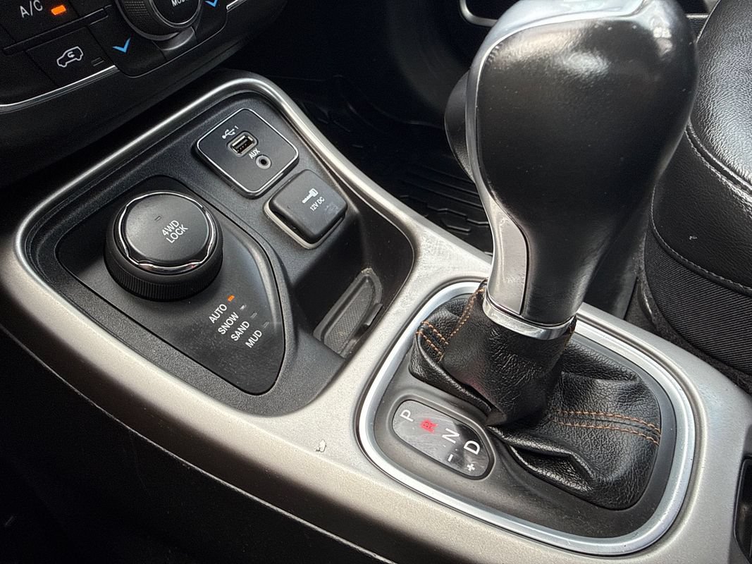 Used 2020 Jeep Compass Latitude AWD/4WD image 22