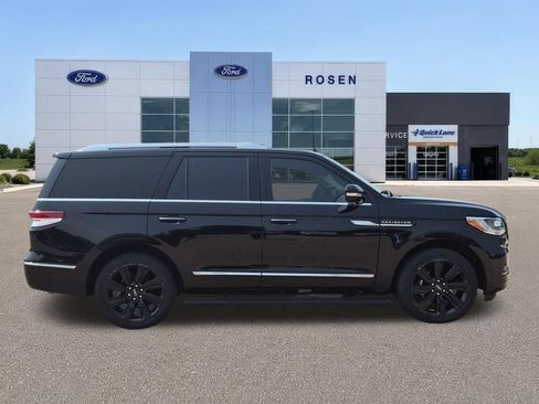Used 2022 Lincoln Navigator Reserve AWD/4WD image 2