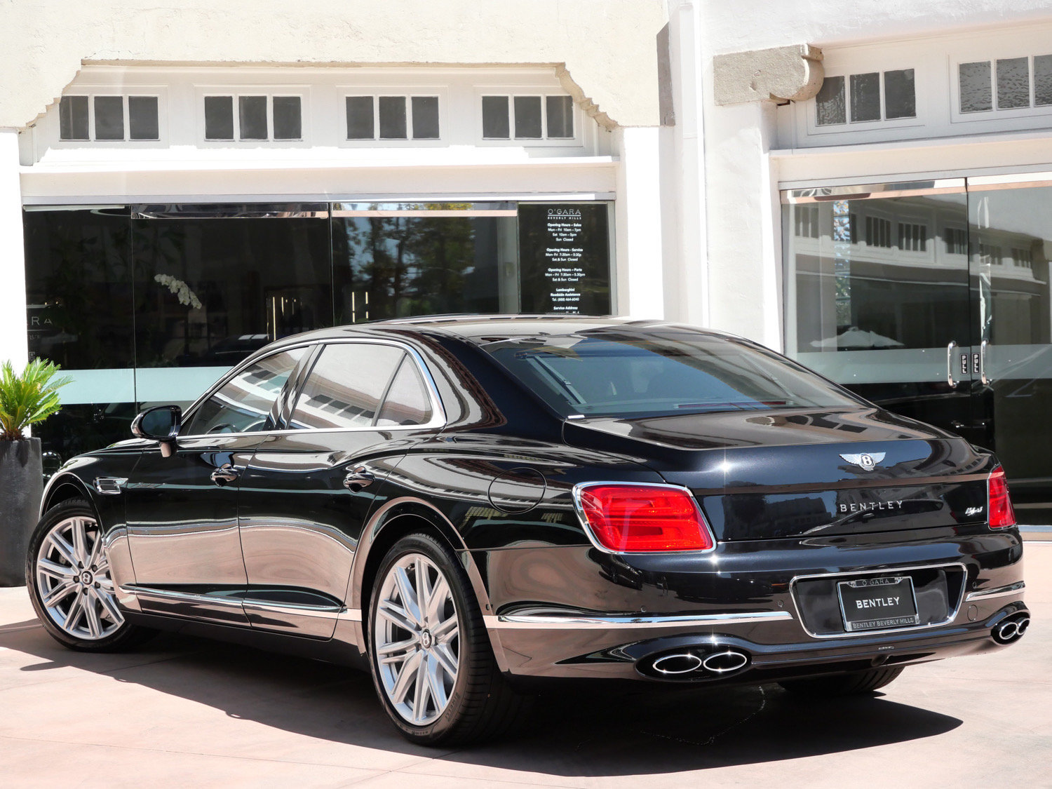 Used 2023 Bentley Flying Spur Plug-In Hybrid AWD/4WD image 3