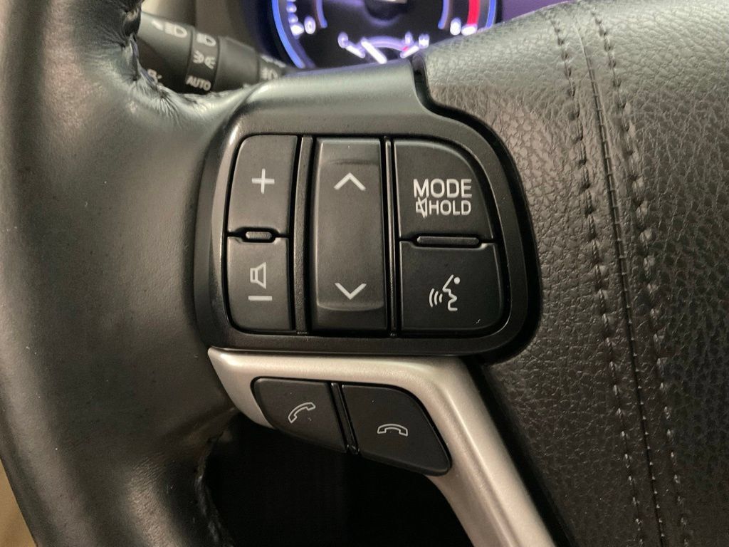 Used 2019 Toyota Highlander Limited AWD/4WD image 13