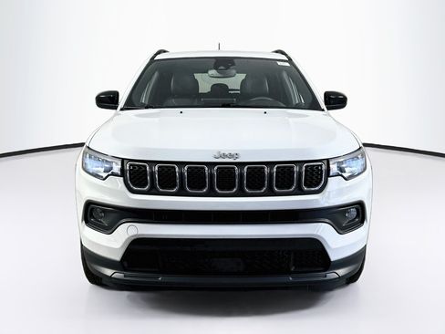 Used 2023 Jeep Compass Latitude AWD/4WD image 2