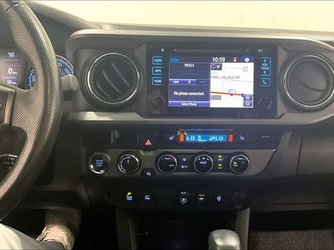 Used 2018 Toyota Tacoma TRD Sport AWD/4WD image 21