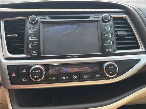 Used 2014 Toyota Highlander Limited Platinum AWD/4WD image 19
