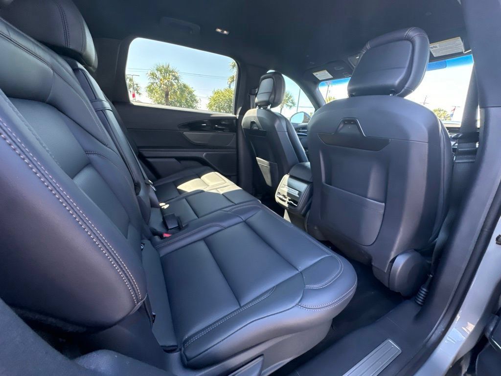 Certified 2024 Lincoln Nautilus Premier w/ Jet Appearance Package AWD/4WD image 21
