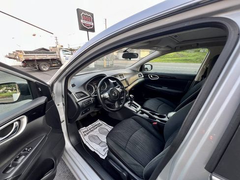 Used 2019 Nissan Sentra SV w/ Special Edition Package FWD image 9