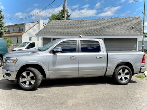 Used 2019 RAM 1500 Laramie AWD/4WD image 2