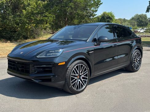 Used 2025 Porsche Cayenne S AWD/4WD image 2