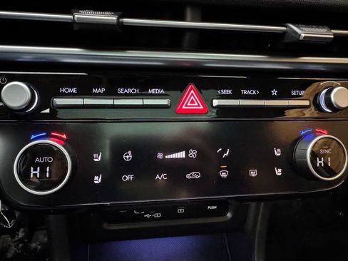 Certified 2025 Hyundai Tucson Limited AWD/4WD image 23