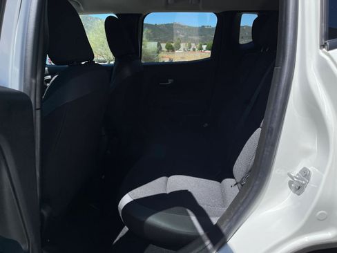 Used 2020 Jeep Renegade Altitude FWD image 19
