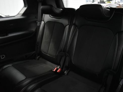 Used 2024 Jeep Grand Cherokee L Laredo AWD/4WD image 17
