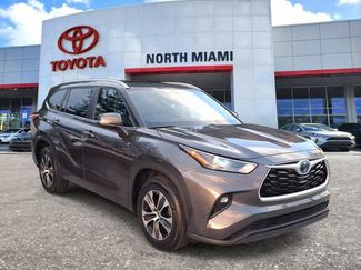 Used 2023 Toyota Highlander XLE FWD video 1
