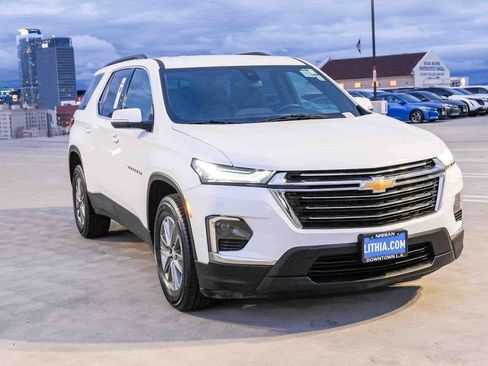 Used 2023 Chevrolet Traverse LT FWD image 3