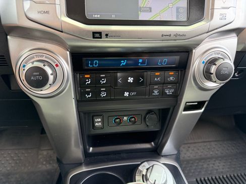 Used 2016 Toyota 4Runner Limited AWD/4WD image 18
