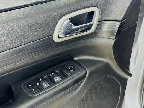 Used 2020 Jeep Grand Cherokee Altitude AWD/4WD image 22