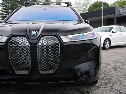 Used 2024 BMW iX xDrive50 w/ Premium Package image 19