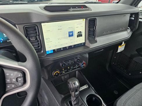 New 2025 Ford Bronco Base image 15