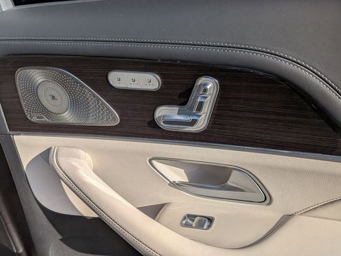 Certified 2025 Mercedes-Benz GLS 63 AMG 4MATIC image 37