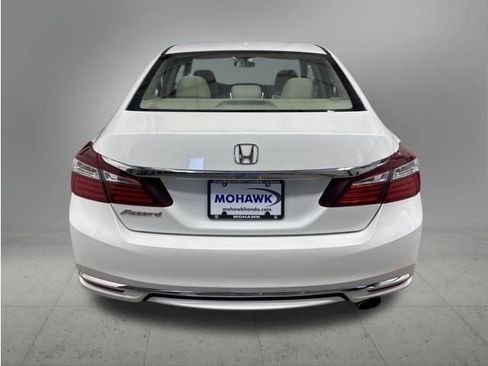 Used 2016 Honda Accord EX image 4