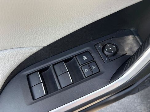 Used 2022 Toyota RAV4 XLE AWD/4WD image 22