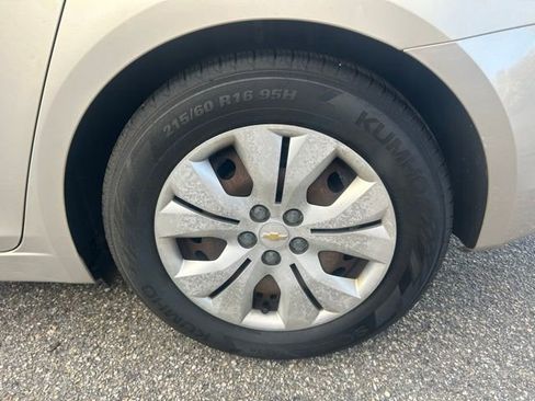 Used 2012 Chevrolet Cruze LS w/ Connectivity Package image 6