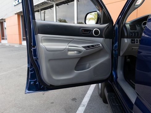 Used 2014 Toyota Tacoma PreRunner image 15