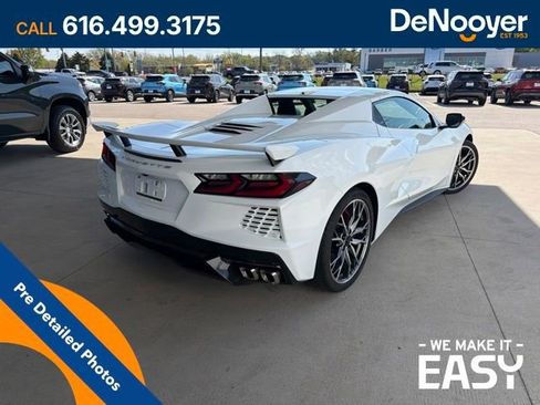 Used 2025 Chevrolet Corvette Stingray Premium Conv w/ Z51 Performance Package RWD image 6