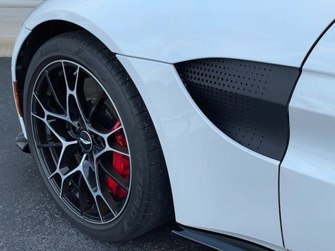 Used 2021 Aston Martin V8 Vantage Roadster image 15