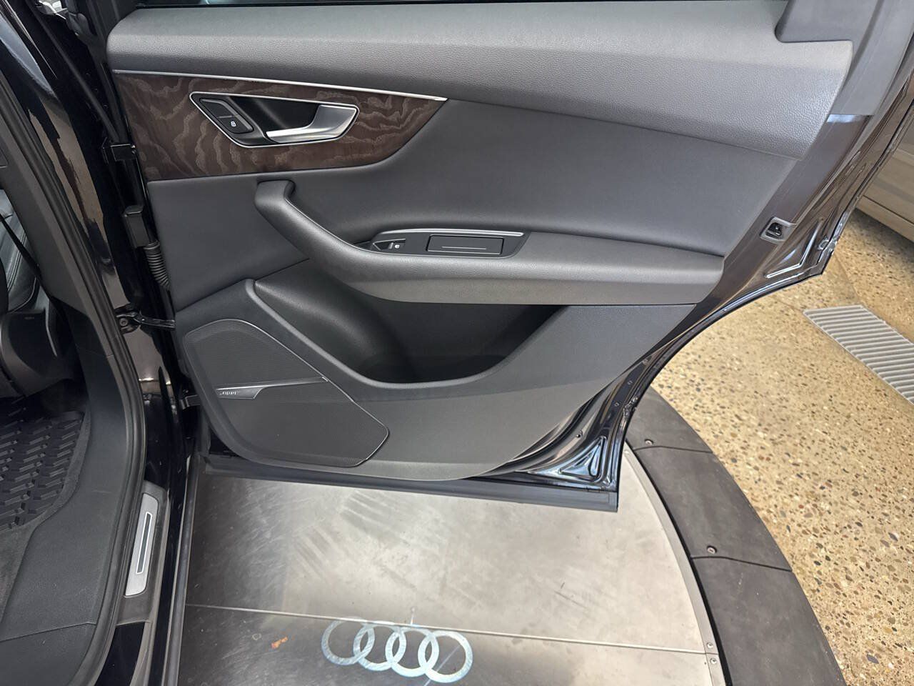 Used 2020 Audi Q7 3.0T Premium Plus w/ Premium Plus Package AWD/4WD image 26