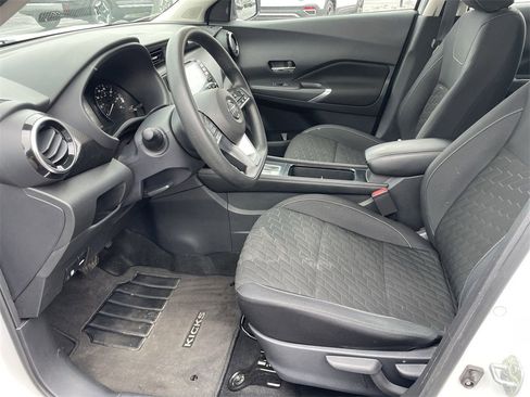 Used 2021 Nissan Kicks SV image 9