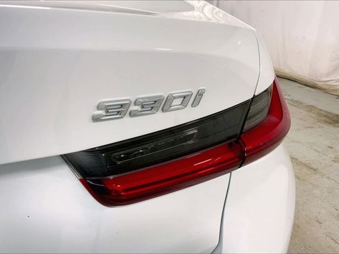 Used 2019 BMW 330i xDrive Sedan w/ Convenience Package image 9