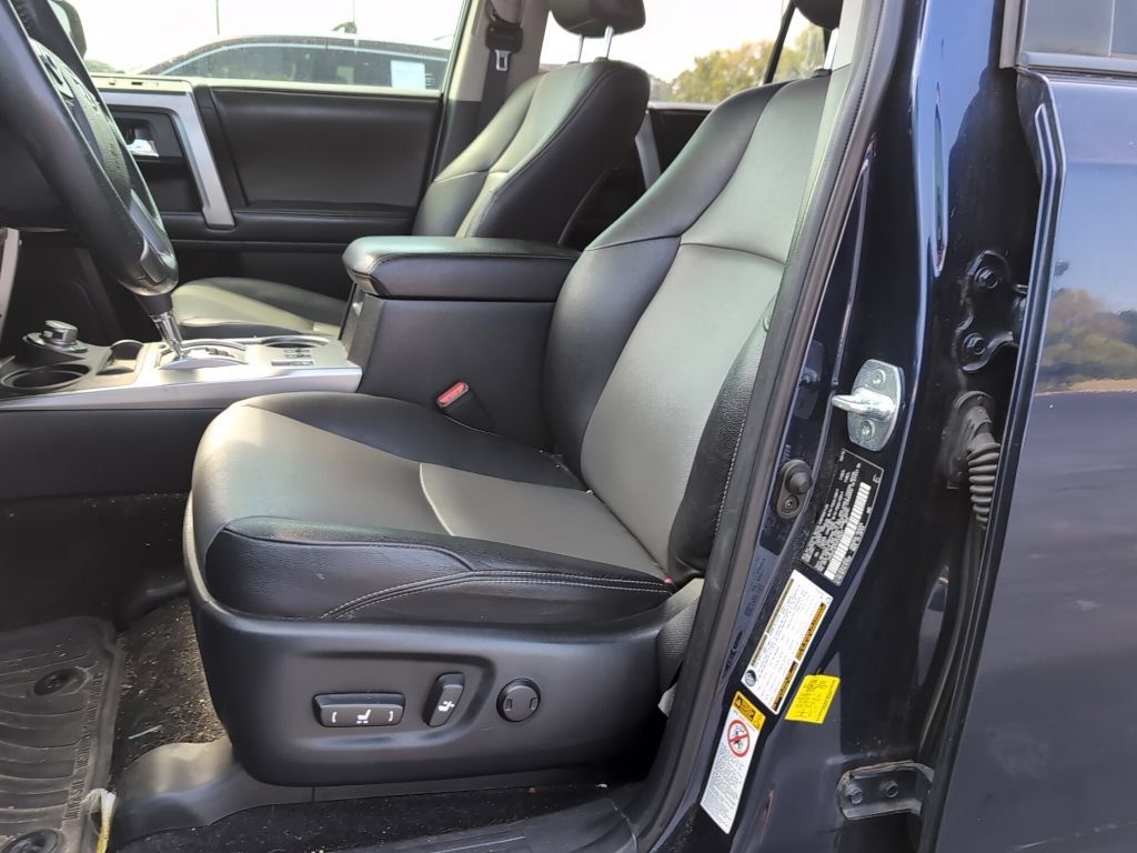 Used 2016 Toyota 4Runner SR5 Premium AWD/4WD image 10