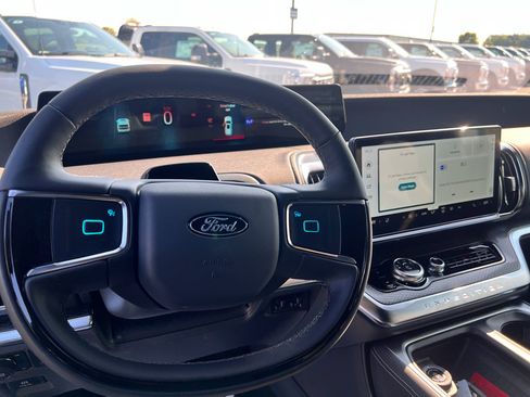 New 2025 Ford Expedition Platinum w/ Stealth Performance Package image 9