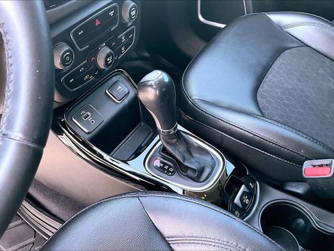 Used 2018 Jeep Compass Latitude w/ Popular Equipment Group FWD image 15