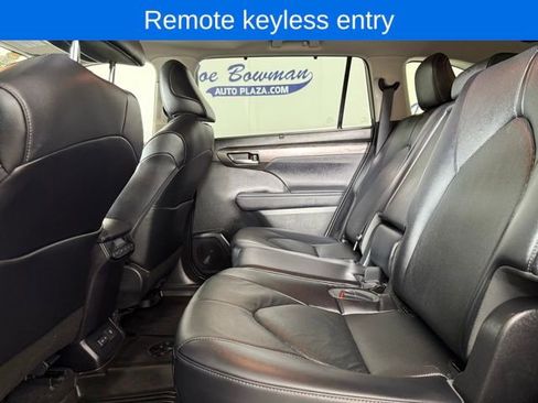 Used 2023 Toyota Highlander Limited image 13