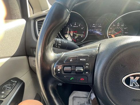 Used 2017 Kia Sedona LX w/ LX Essentials Premium Package FWD image 19