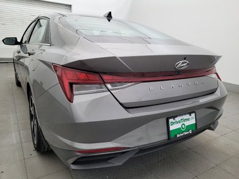 Used 2021 Hyundai Elantra SEL w/ Convenience + Premium Package FWD image 5