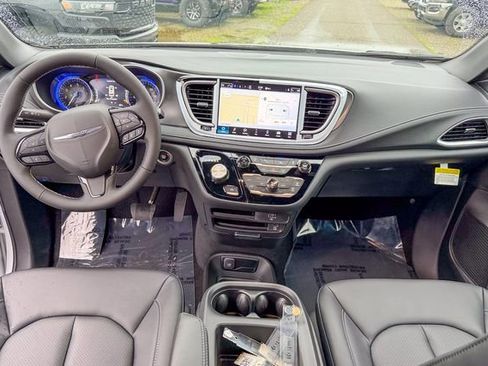 New 2026 Chrysler Pacifica Select image 26