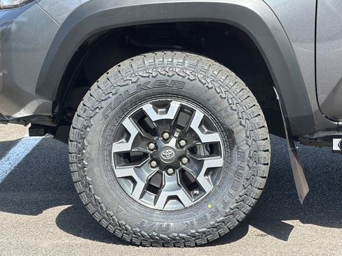 Used 2017 Toyota Tacoma TRD Off-Road AWD/4WD image 24