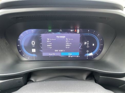 Certified 2025 Volvo XC40 B5 Core image 23