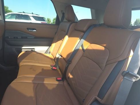 Certified 2025 Nissan Pathfinder Platinum w/ Cargo Package FWD image 7