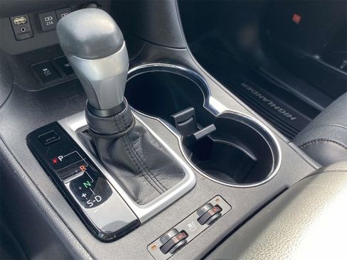 Used 2019 Toyota Highlander AWD V6 image 33