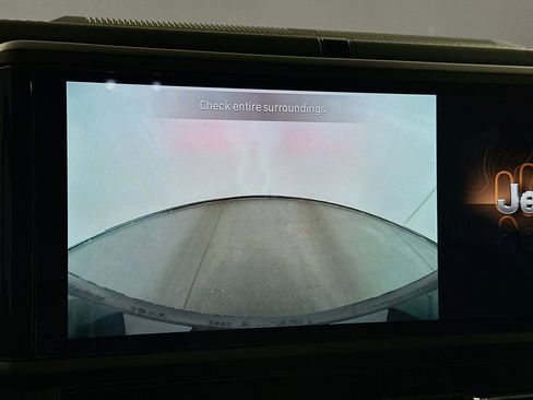 Used 2025 Jeep Wrangler Sahara image 22