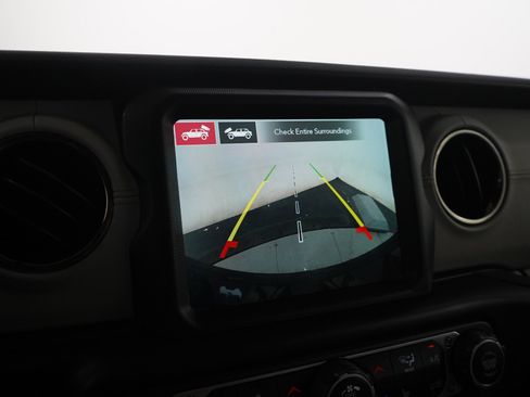 Used 2022 Jeep Wrangler Unlimited Sahara AWD/4WD image 28