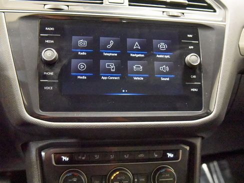 Used 2021 Volkswagen Tiguan SEL image 18