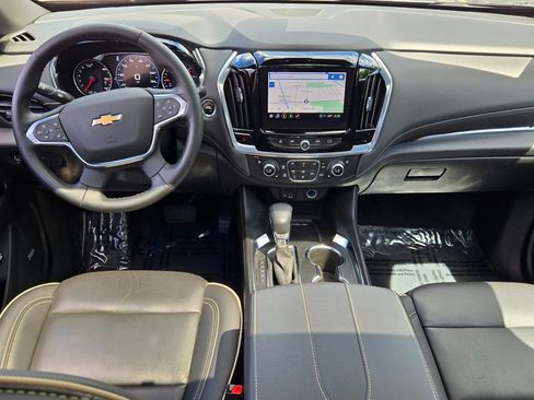 Used 2023 Chevrolet Traverse Premier FWD image 21